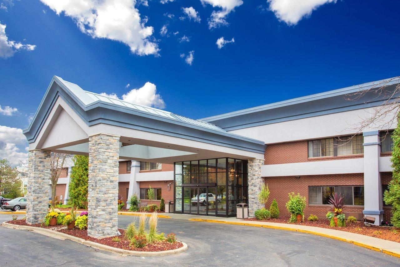 Baymont By Wyndham Madison West/Middleton Wi West Hotel Exterior photo