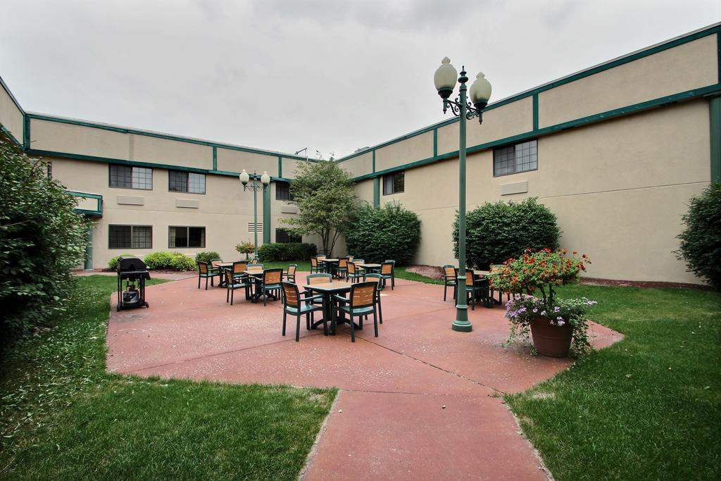 Baymont By Wyndham Madison West/Middleton Wi West Hotel Exterior photo