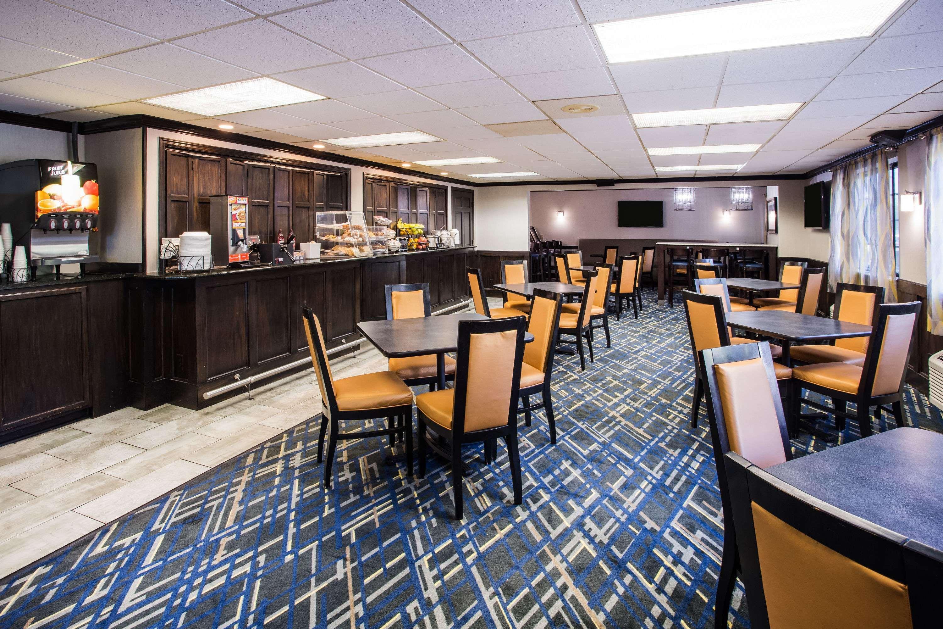 Baymont By Wyndham Madison West/Middleton Wi West Hotel Exterior photo